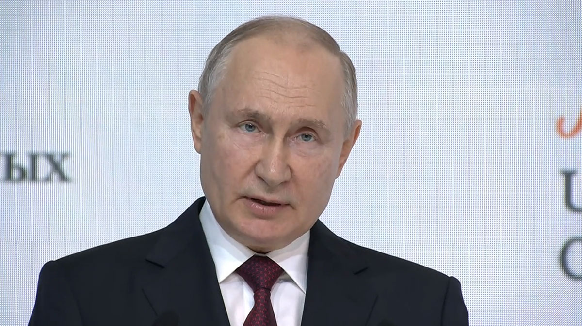 Президент России Владимир Владимирович Путин на Пленарном заседании Форума объединённых культур в 2023 году
